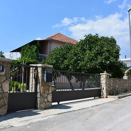 Apartment Julia Pirovac